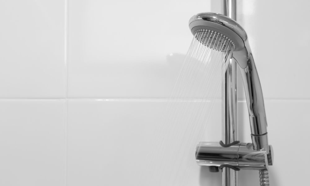 Bathtub or Shower: Which Is Right for Your Mobile Home?