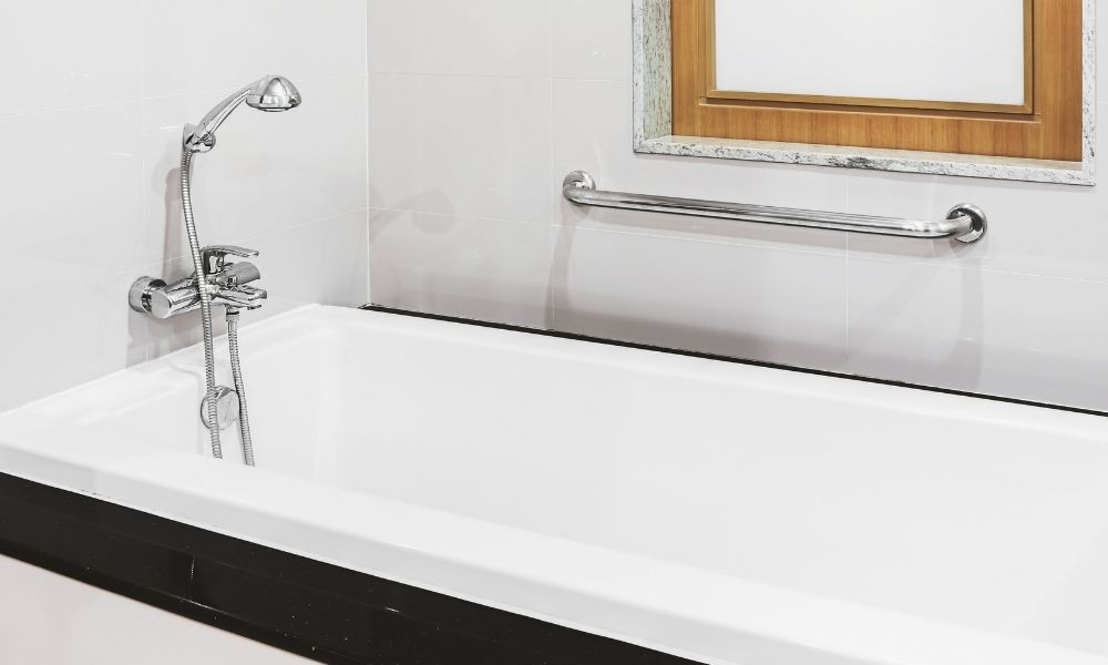 The Basics of Replacing Your Mobile Home Bathtub