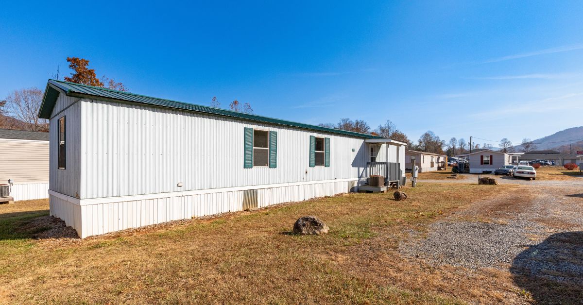 Choosing the Right Tub or Shower for Your Mobile Home Choosing the Right Tub or Shower for Your Mobile Home